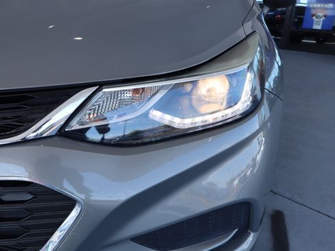 Used 2018 Chevrolet Cruze LT image 11