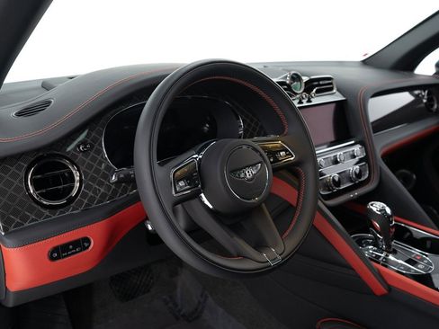 Certified 2025 Bentley Bentayga image 14