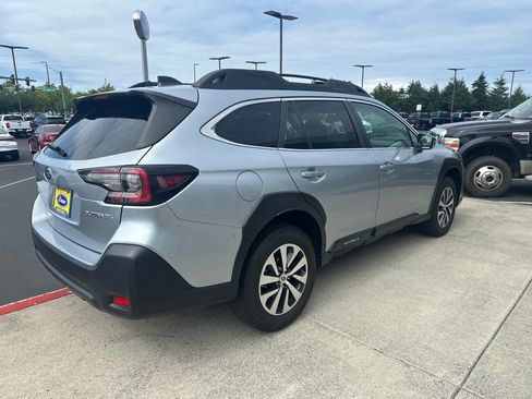 Used 2023 Subaru Outback Premium AWD/4WD image 4