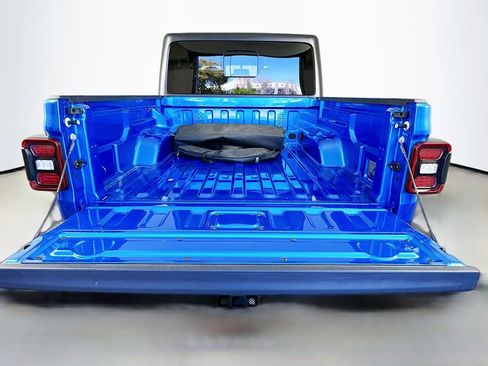 Used 2023 Jeep Gladiator Sport AWD/4WD image 25