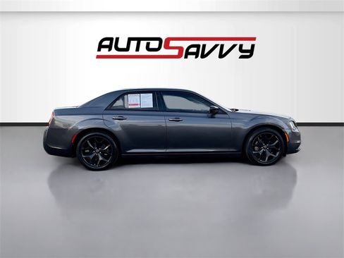 Used 2022 Chrysler 300 Touring w/ Sport Appearance Package image 8