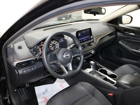 Used 2024 Nissan Altima 2.5 SV FWD image 14