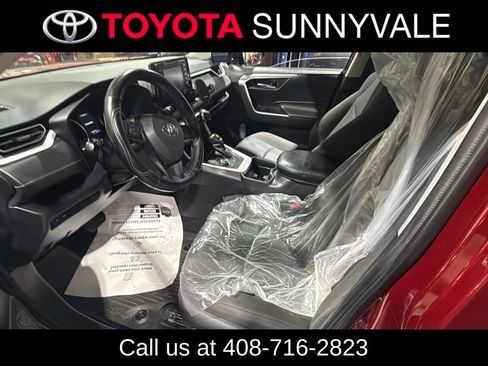 Used 2021 Toyota RAV4 XLE w/ Convenience Package image 5