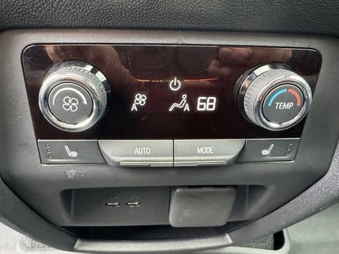 Used 2024 Chevrolet Traverse RS FWD image 26