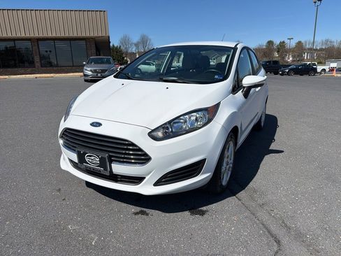 Used 2016 Ford Fiesta SE image 1