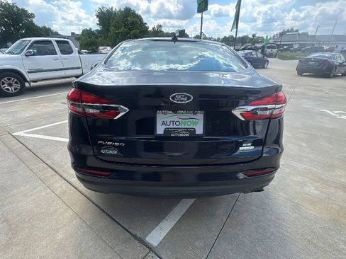 Used 2020 Ford Fusion SE image 5