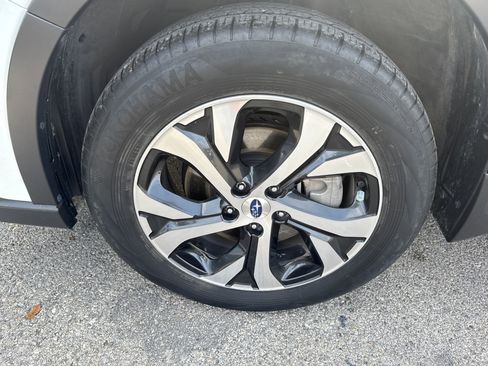 Certified 2022 Subaru Outback Limited image 9