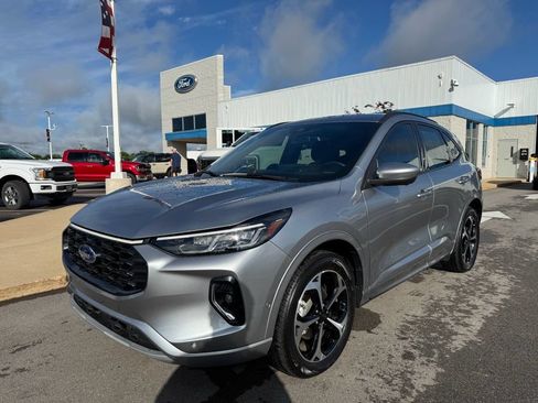 Used 2023 Ford Escape ST-Line Elite w/ Premium Technology Package AWD/4WD image 4