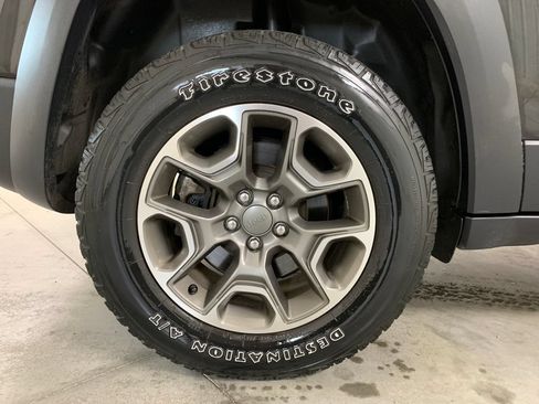 Used 2022 Jeep Cherokee Trailhawk w/ Technology Group B AWD/4WD image 27