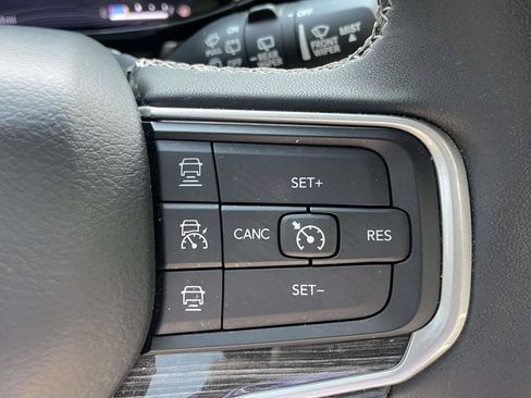 Used 2022 Jeep Wagoneer Series II w/ Premium Group I AWD/4WD image 15