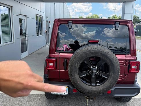 Used 2021 Jeep Wrangler Unlimited Sahara AWD/4WD image 4