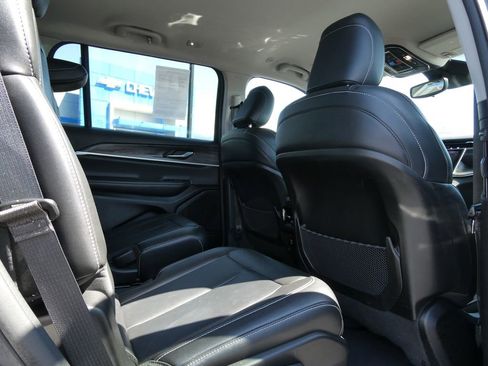 Used 2023 Jeep Grand Cherokee L Limited AWD/4WD image 14
