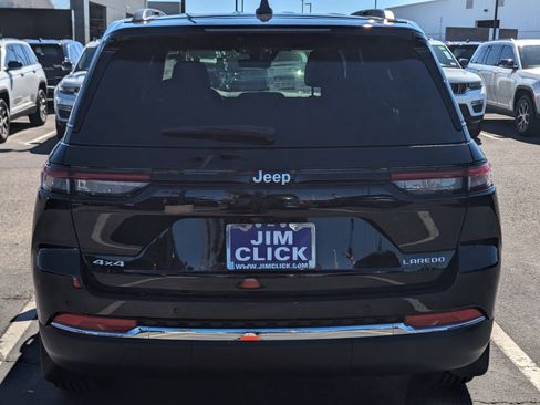 New 2025 Jeep Grand Cherokee Laredo image 3
