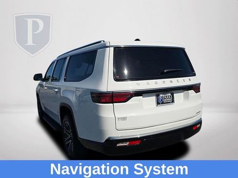 Used 2024 Jeep Wagoneer L Series II RWD image 8