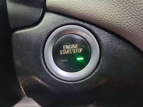 Used 2020 Chevrolet Equinox LT FWD image 31