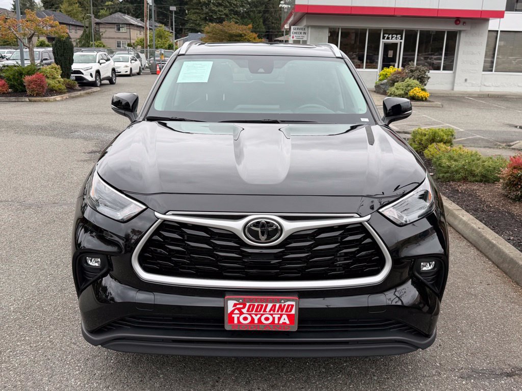 Used 2023 Toyota Highlander XLE AWD/4WD image 5