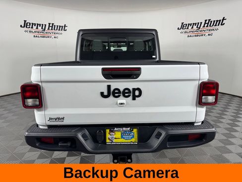 Used 2024 Jeep Gladiator Sport AWD/4WD image 8