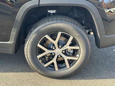 New 2025 Jeep Grand Cherokee Limited w/ Luxury Tech Group II image 18