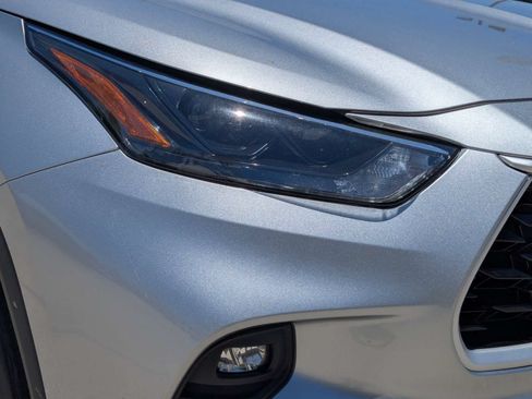 Used 2024 Toyota Highlander XLE AWD/4WD image 10