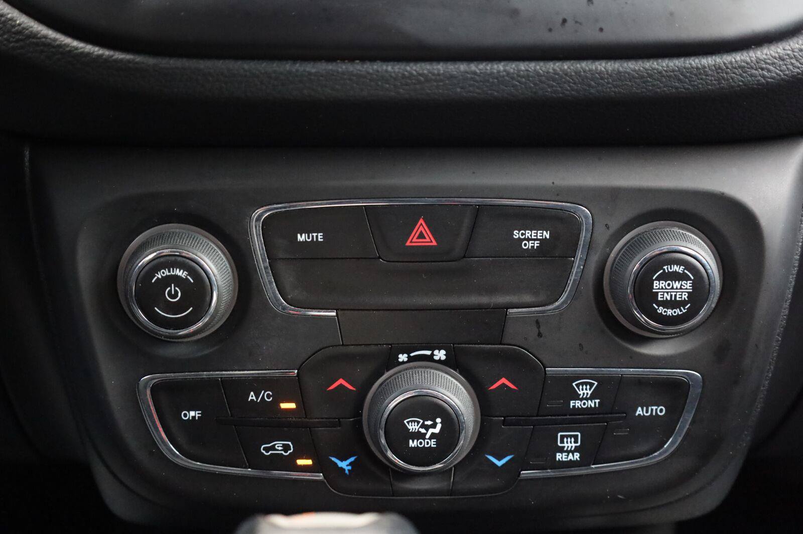 Used 2019 Jeep Compass Latitude FWD image 40