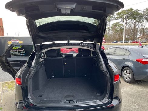 Used 2018 Jaguar F-PACE image 33