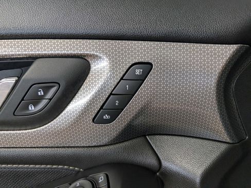 Used 2023 Chevrolet Traverse Premier image 29