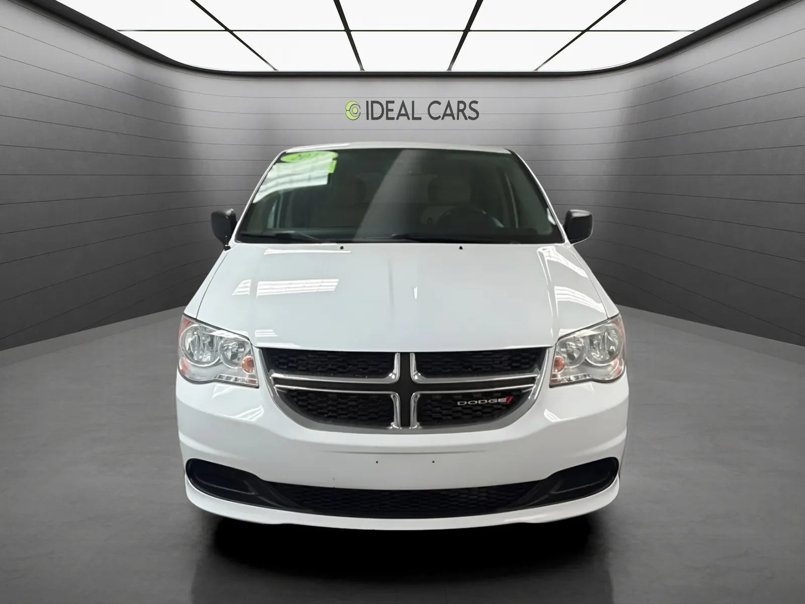 Used 2015 Dodge Grand Caravan American Value Package w/ UConnect Hands-Free Group FWD image 2