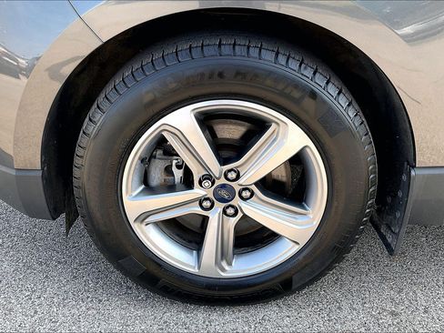 Used 2019 Ford Edge SEL w/ Cold Weather Package image 9