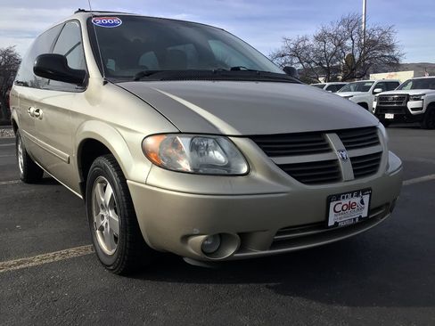 Used 2005 Dodge Grand Caravan SXT w/ Leather Interior Group image 11