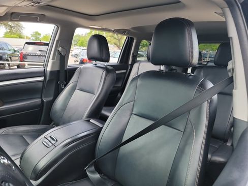 Used 2018 Toyota Highlander XLE image 14