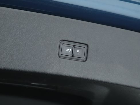 Used 2019 Audi Q8 Premium Plus w/ Premium Plus AWD/4WD image 20