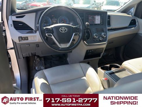 Used 2018 Toyota Sienna XLE w/ XLE Navigation Package FWD image 11