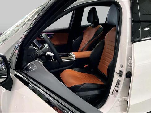 Used 2024 Mercedes-Benz GLC 300 4MATIC image 9