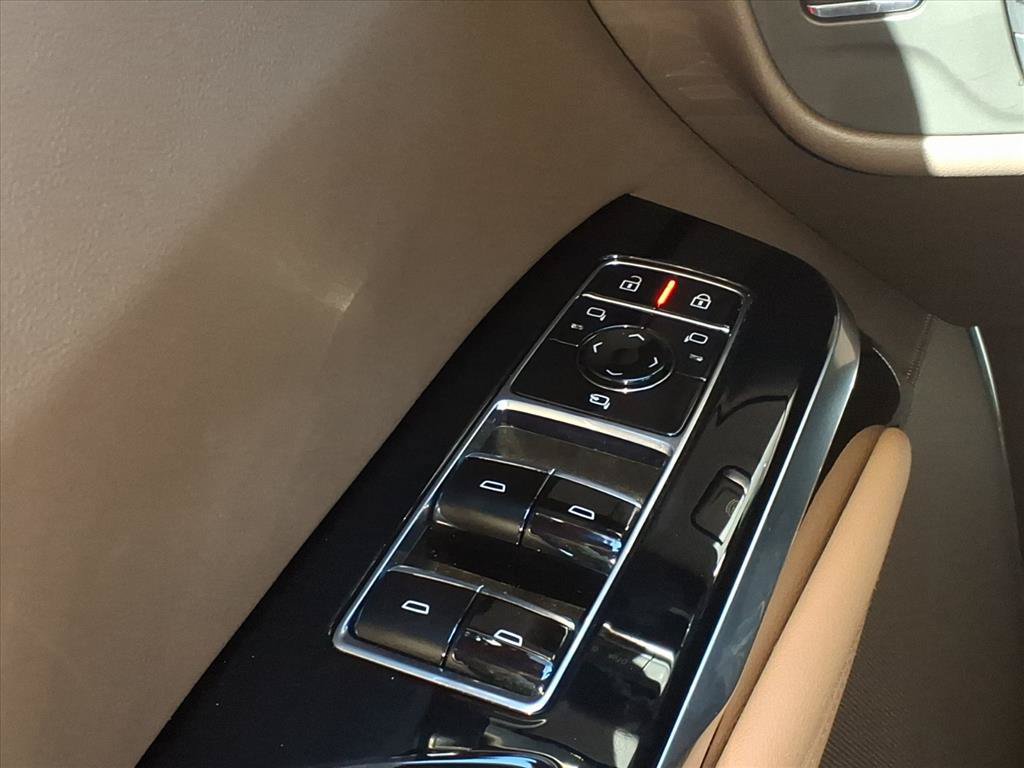 Certified 2025 Cadillac Escalade Premium Luxury w/ Touring Package AWD/4WD image 28