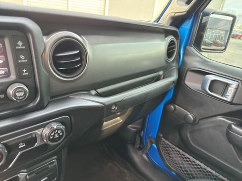 Used 2021 Jeep Gladiator Sport image 32