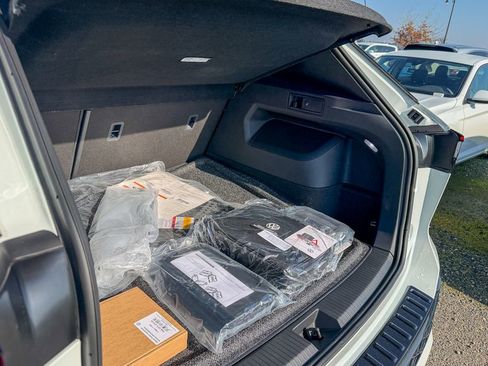 New 2026 Volkswagen Tiguan SEL R-Line image 28