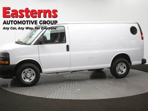 Used 2021 Chevrolet Express 3500 w/ Driver Convenience Package RWD image 54