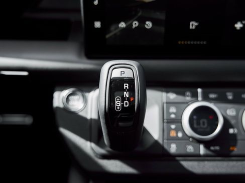 Used 2025 Land Rover Defender 110 V8 image 72