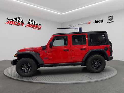 Used 2025 Jeep Wrangler Willys image 3