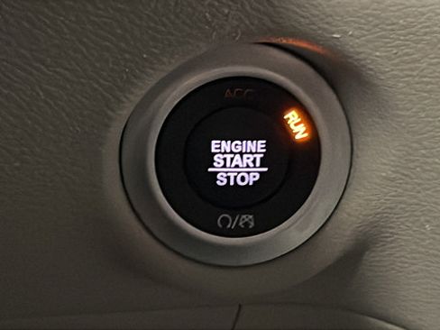 Used 2024 Chrysler Pacifica Touring-L FWD image 21