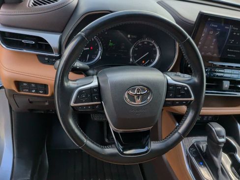 Used 2022 Toyota Highlander Platinum AWD/4WD image 17