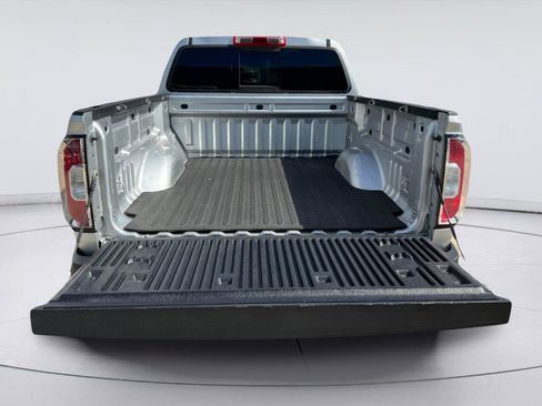 Used 2017 GMC Canyon SLE w/ SLE Convenience Package RWD image 17