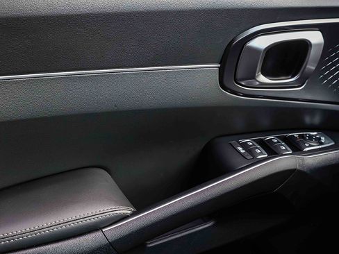 Certified 2025 Kia Sorento S image 14