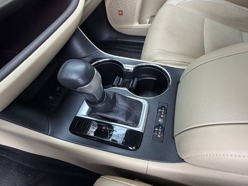 Used 2017 Toyota Highlander Limited Platinum FWD image 28