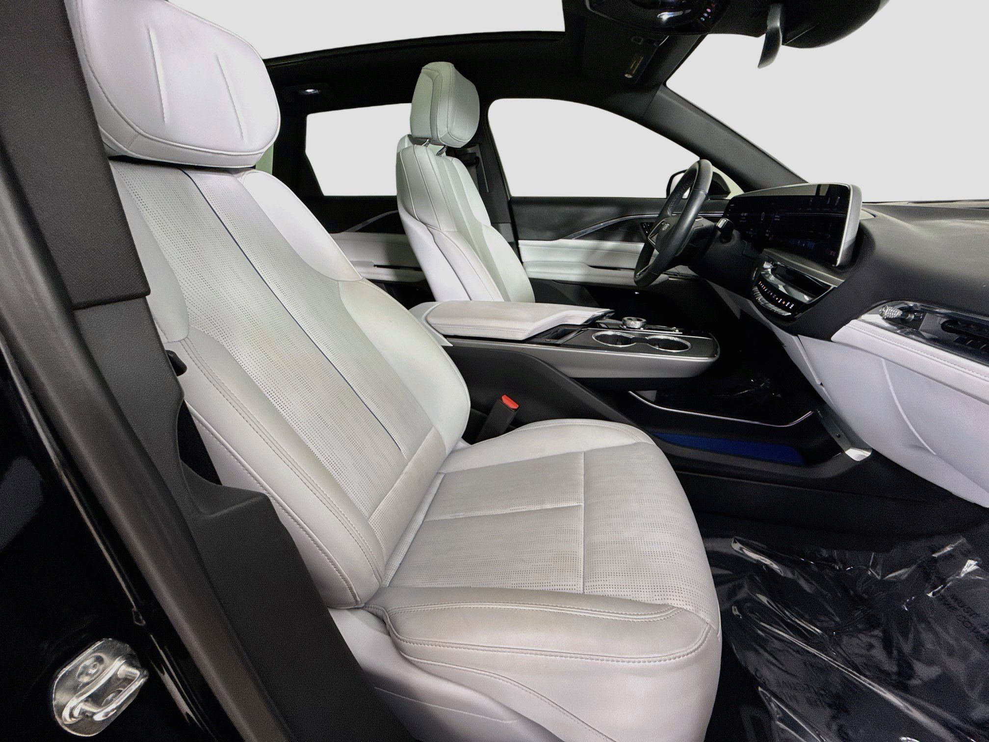 Used 2024 Cadillac Lyriq Luxury RWD image 31