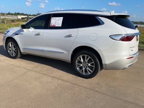 Used 2023 Buick Enclave Premium w/ Experience Buick Package FWD image 7