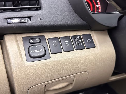 Used 2011 Toyota Highlander Limited image 23