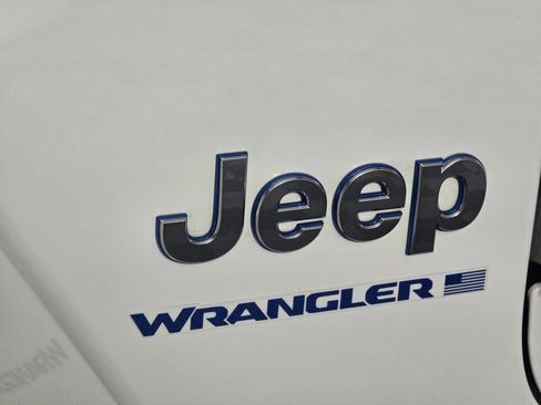 Used 2023 Jeep Wrangler Unlimited Sahara w/ Cold Weather Group AWD/4WD image 12