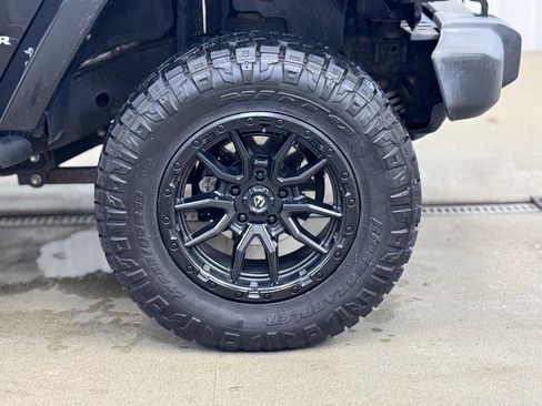 Used 2016 Jeep Wrangler Unlimited Sahara w/ Connectivity Group image 4