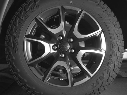 Used 2025 Jeep Compass Trailhawk image 14